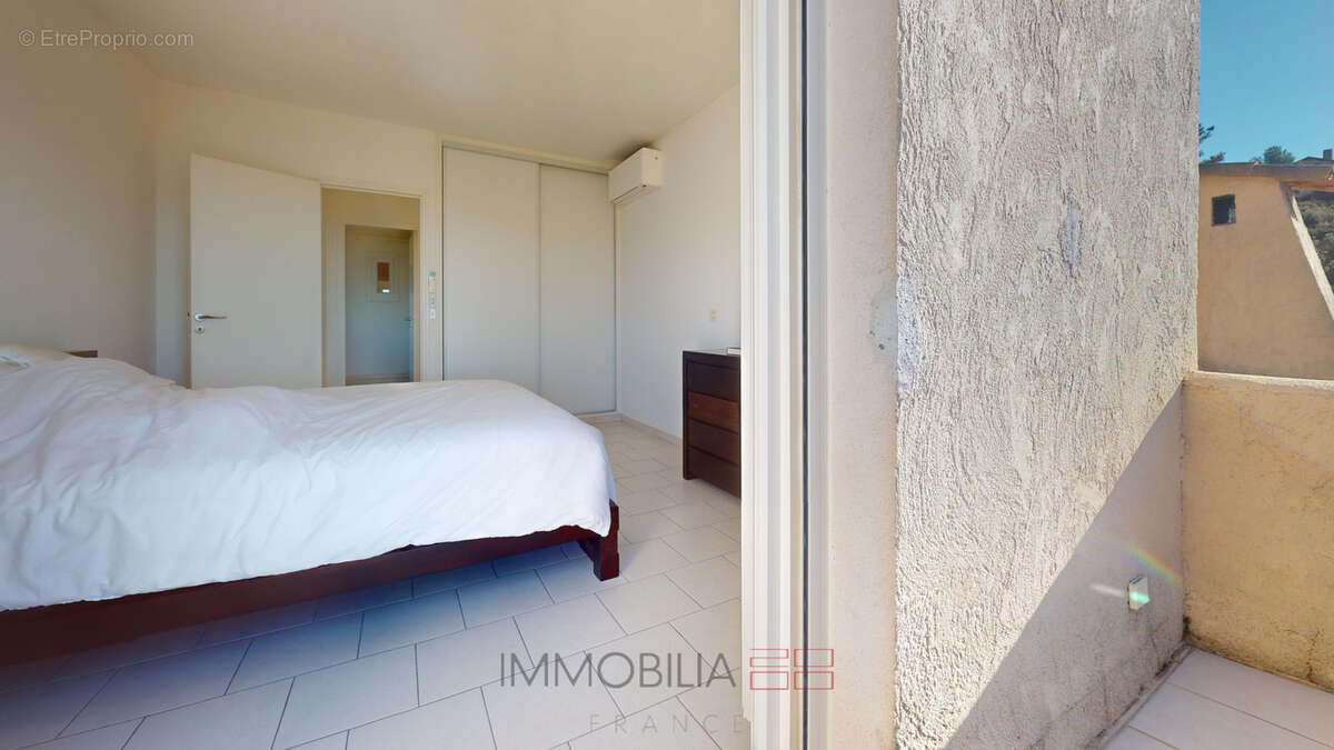 À vendre   maison - appartement indépendant - piscine et dépendances - photo 14