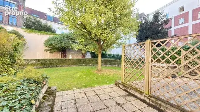 Appartement en rez-de-chaussée de jardin avec terrasse, loggia, box et cave - photo 5