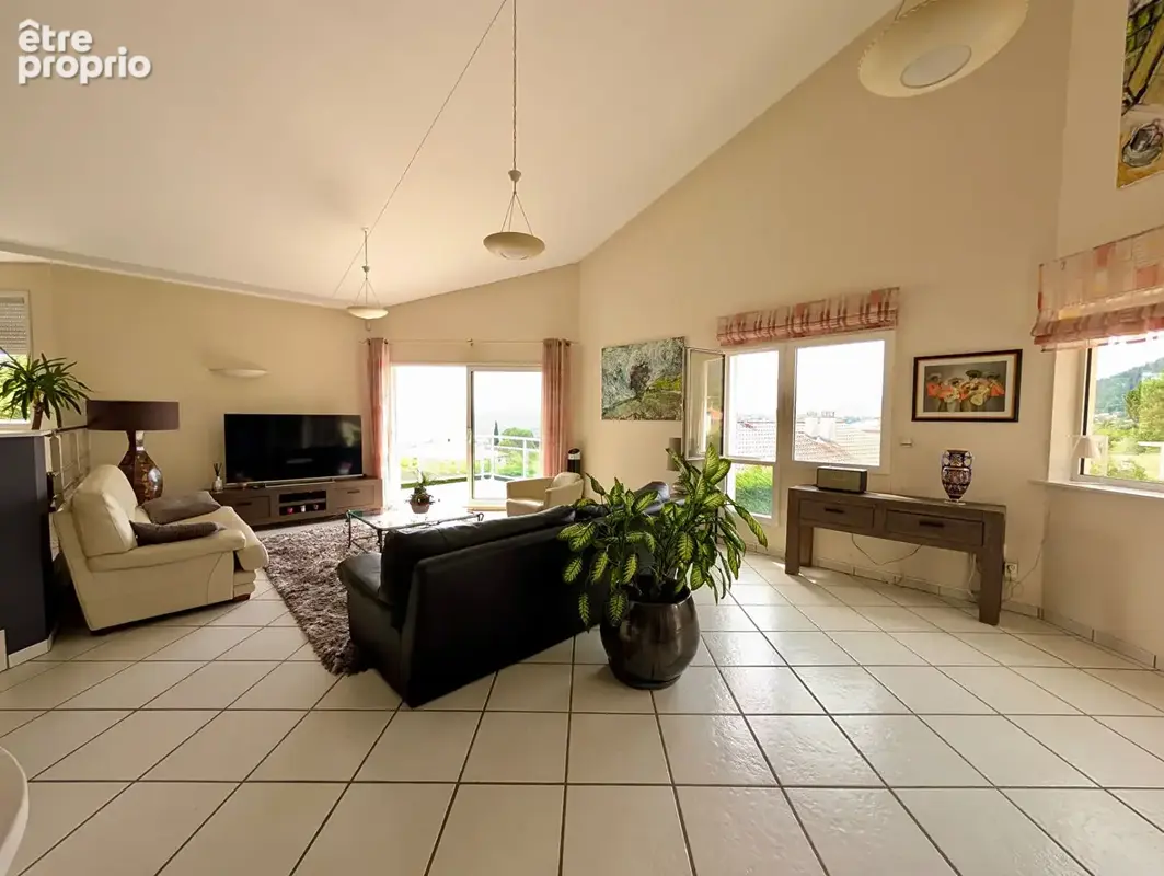 Ceyrat - Villa 240 m² avec extérieurs - photo 5