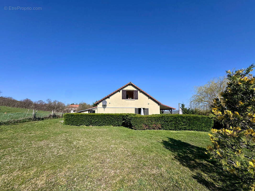 Maison à SAINT-GAL-SUR-SIOULE