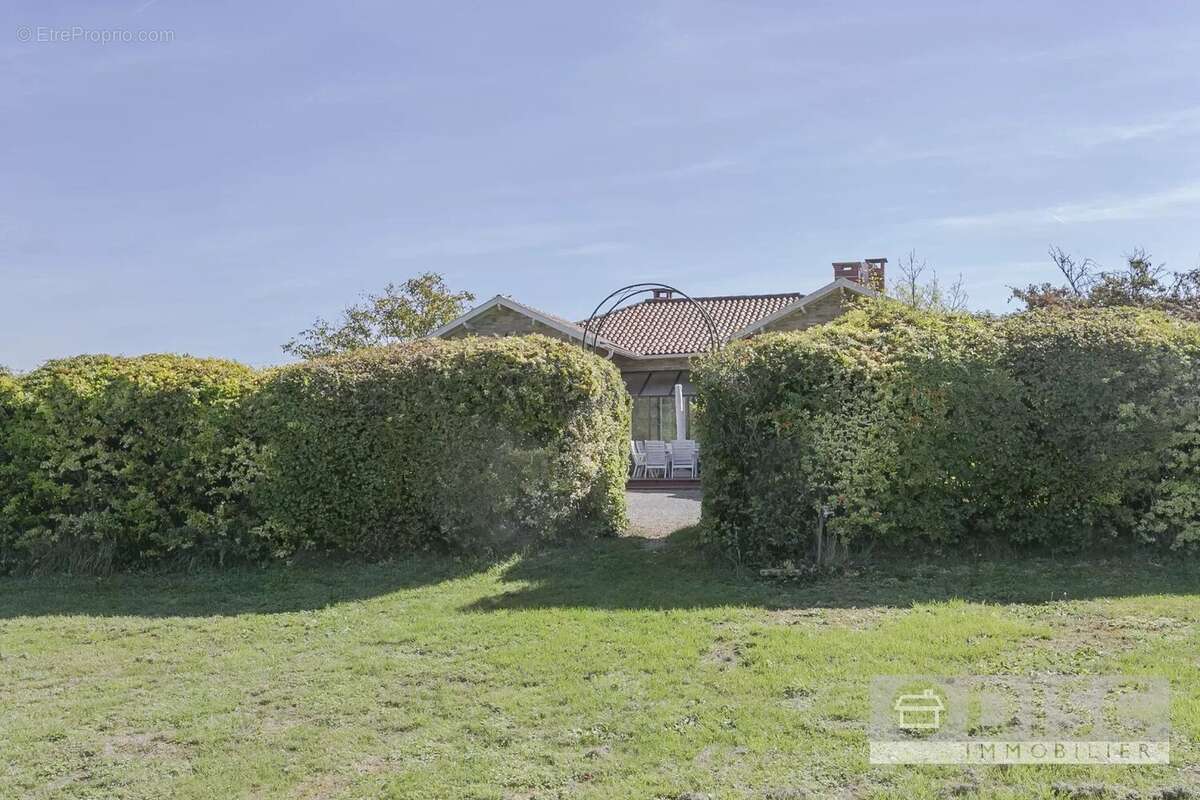 Maison à PUYLAROQUE