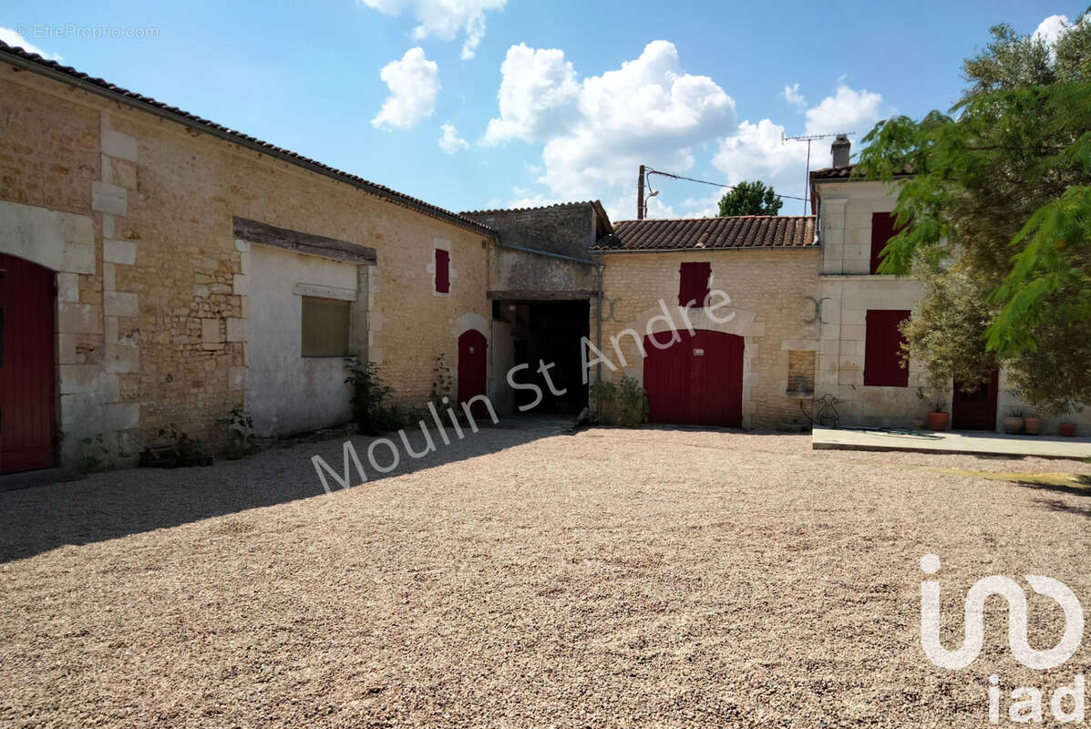 Maison 197 m² à Saint-Andre-De-Lidon  - photo 7