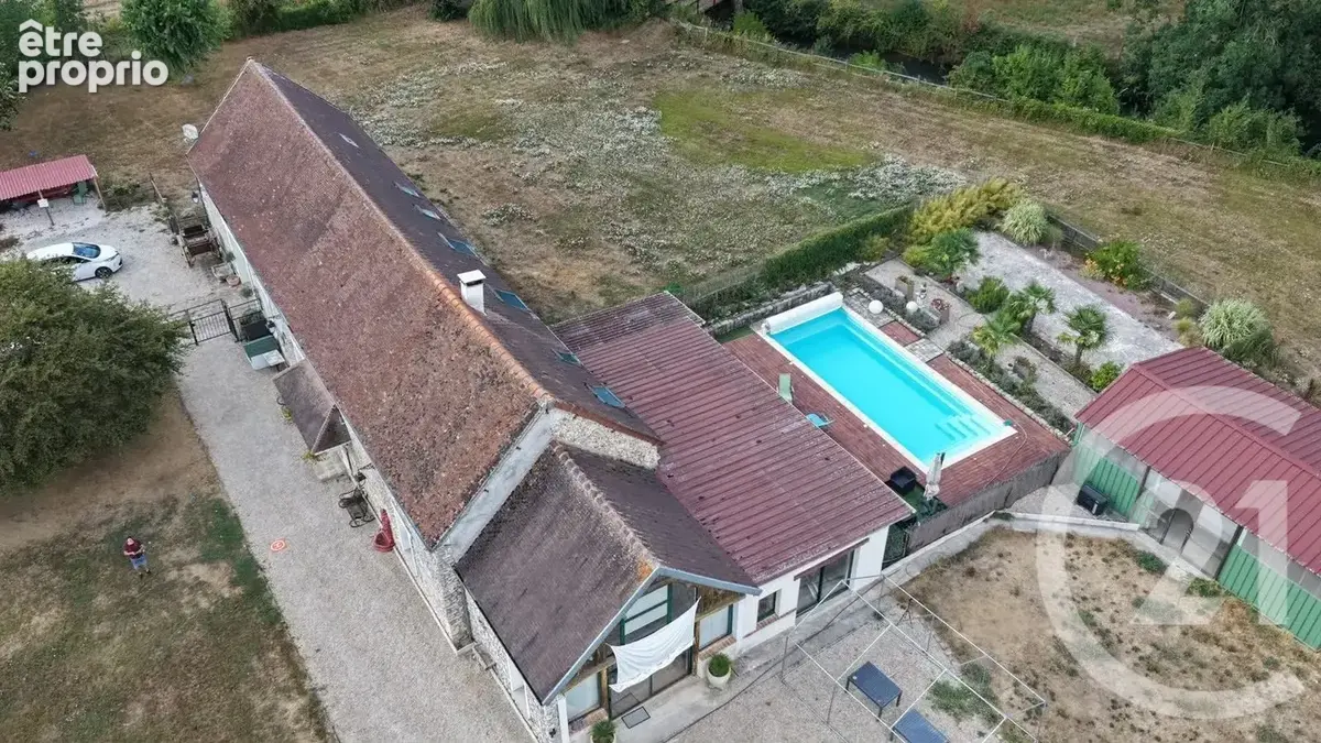 Maison 10 pièces 331 m² · à Lescherolles · 331 m² · 900 000 €