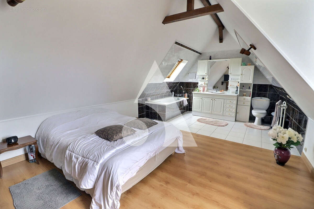 Coup de coeur ! Maison individuelle avec 4 chambres, dépendance et emplacement privilégié à Pontoise - photo 7