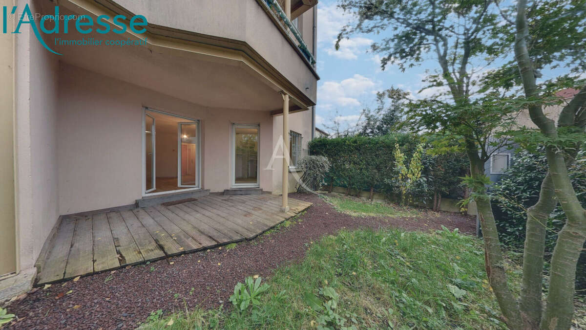 Appartement Rez-de-jardin 2 pièces avec jardin terrasse, jardin privatif et box - photo 2