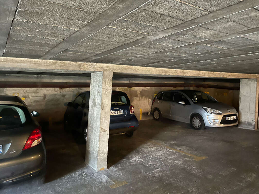 Parking à VILLEURBANNE