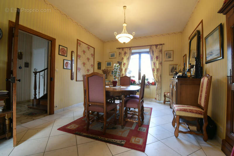 Maison 220 m² à Saint-Fraimbault  - photo 7