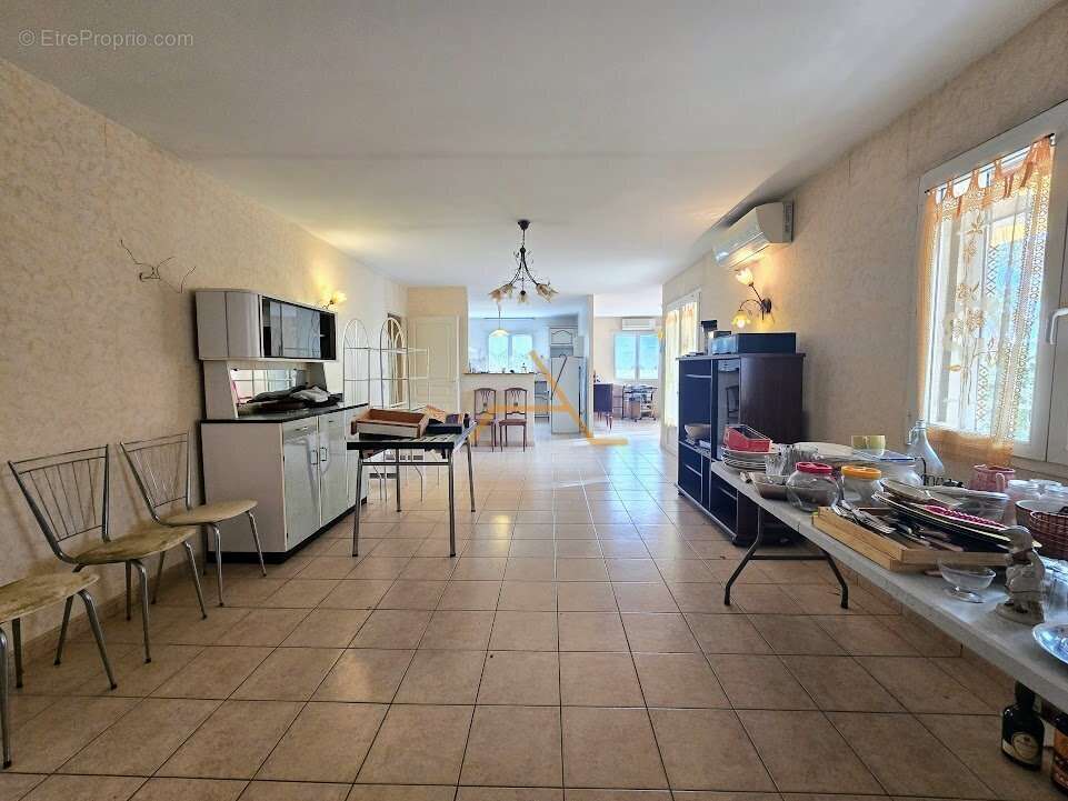 Maison à MONTBOUCHER-SUR-JABRON