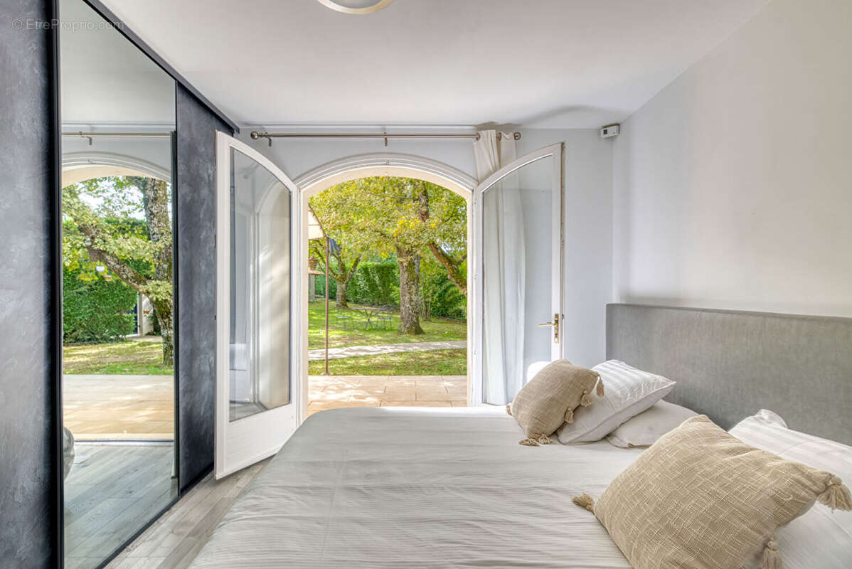 Maison à SAINT-GENIS-LES-OLLIERES