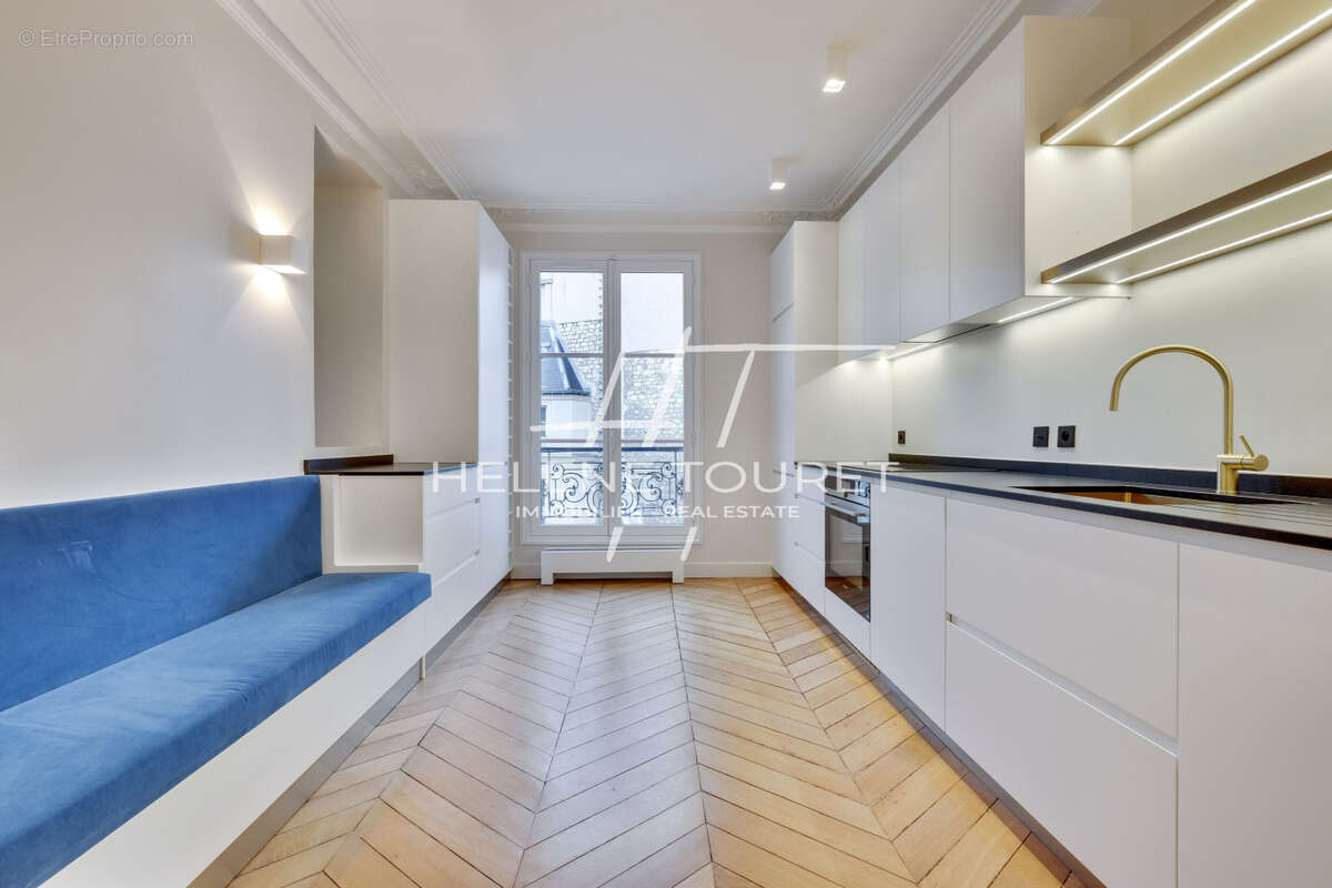 Appartement à PARIS-8E