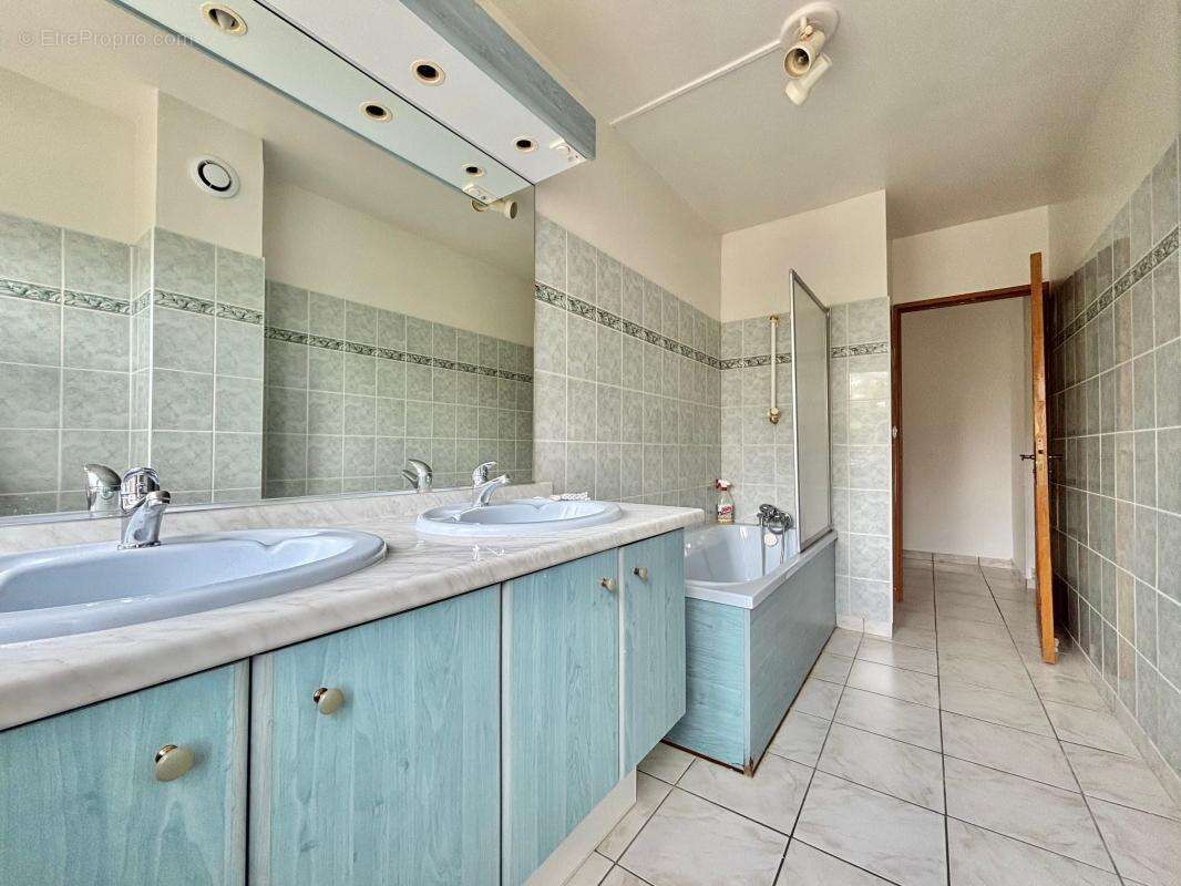 Appartement à CHENOVE