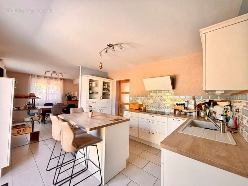 Maison à vendre 179 m² - 4 Chambres - L'ABERGEMENT-DE-CUISERY (71) - photo 8