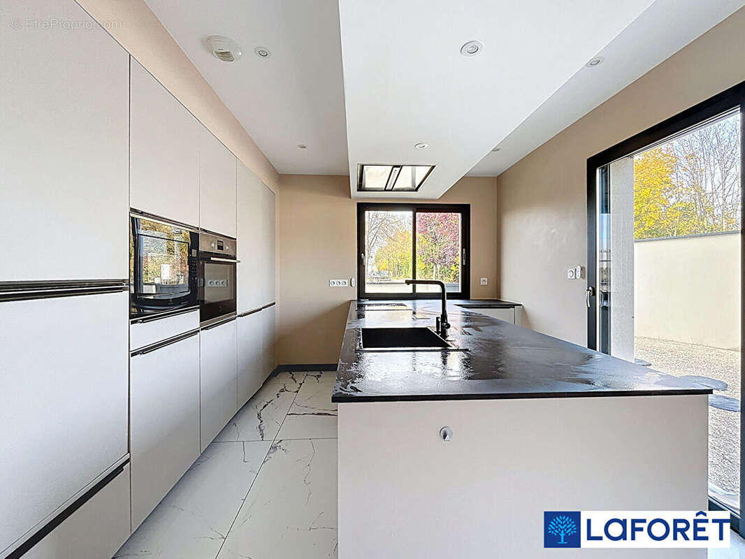 Maison à IS-SUR-TILLE