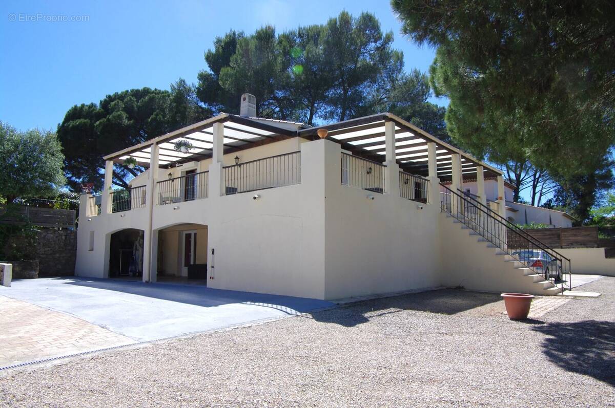 Maison à LE MUY