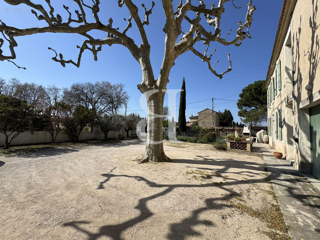 Maison à MAILLANE