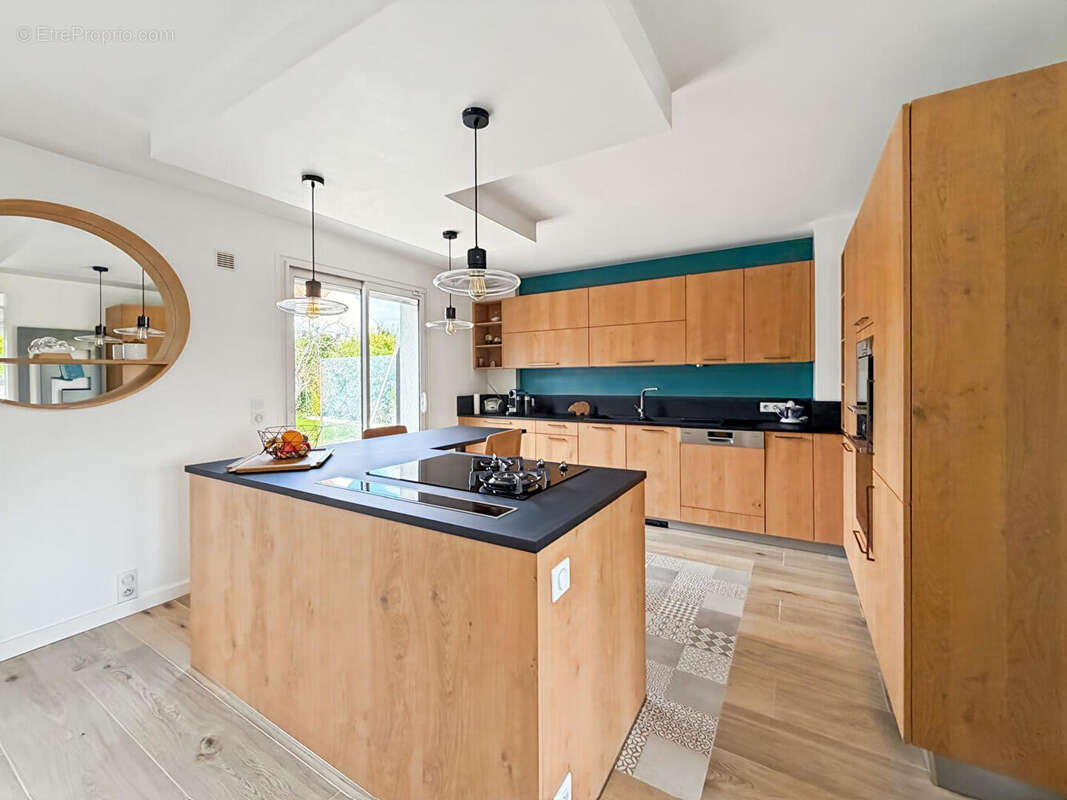 Maison à VERRIERES-LE-BUISSON