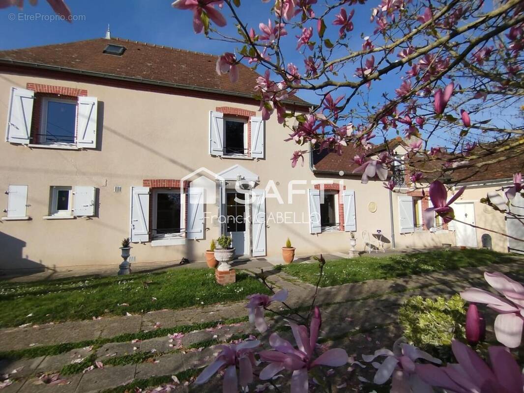 Photo 1 - Maison à CHAREIL-CINTRAT