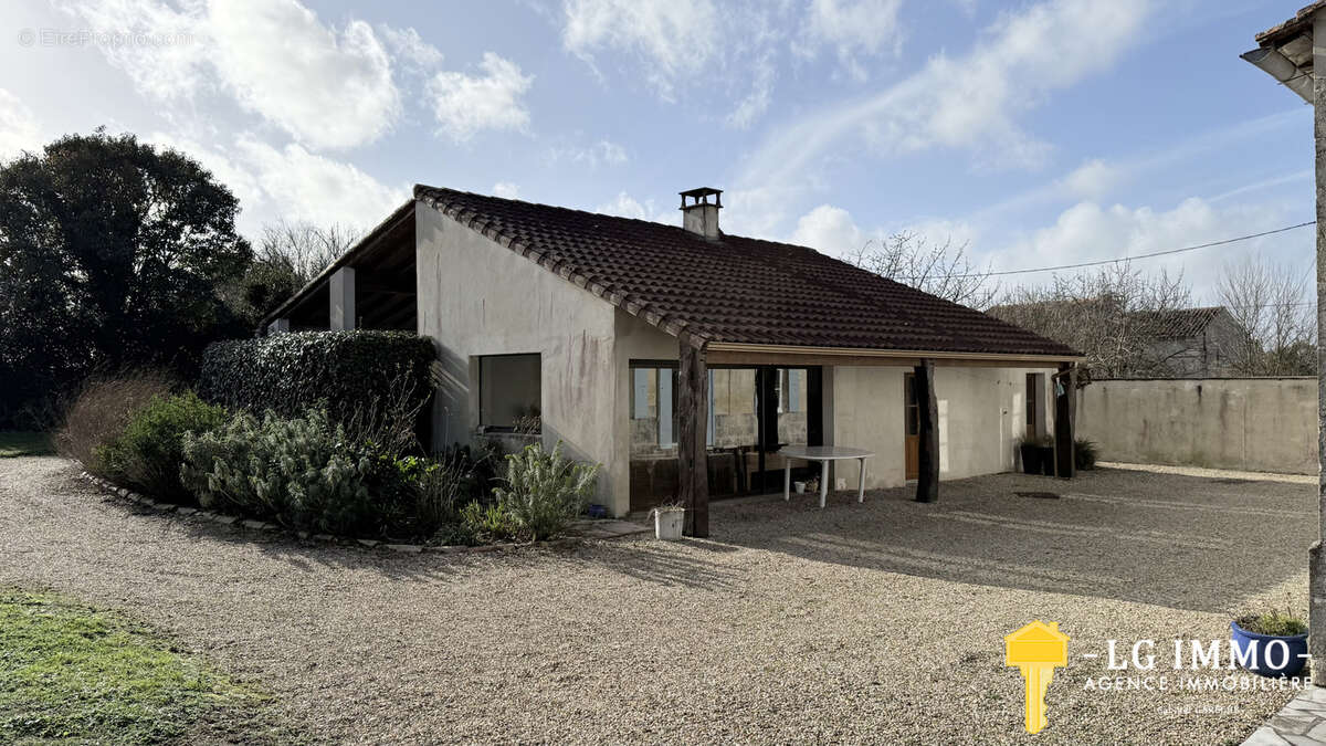 Maison à BRIE-SOUS-MORTAGNE