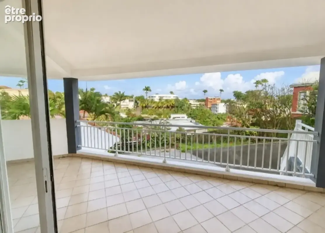 A vendre - Fort de France – Quartier Didier - Maison d'architecte – 7 Pièces – 4 Chambres + Petit T2 Indépendant - photo 8