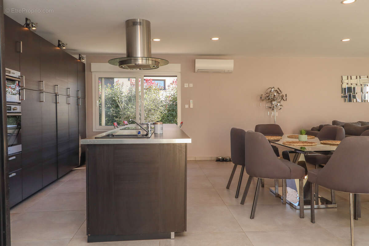 Maison à BAGNOLS-EN-FORET