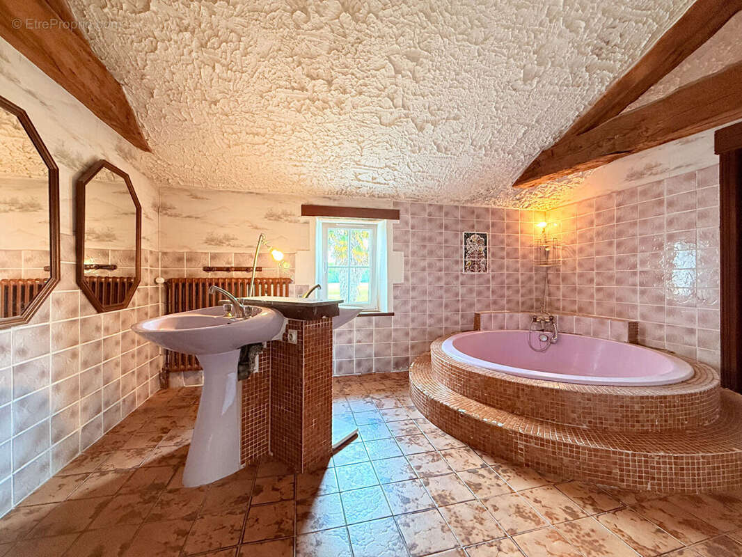 Maison à BARBEZIEUX-SAINT-HILAIRE