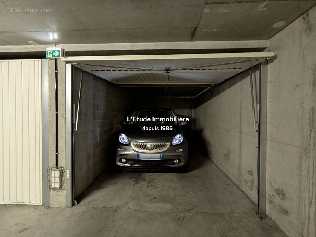 Parking à CALUIRE-ET-CUIRE