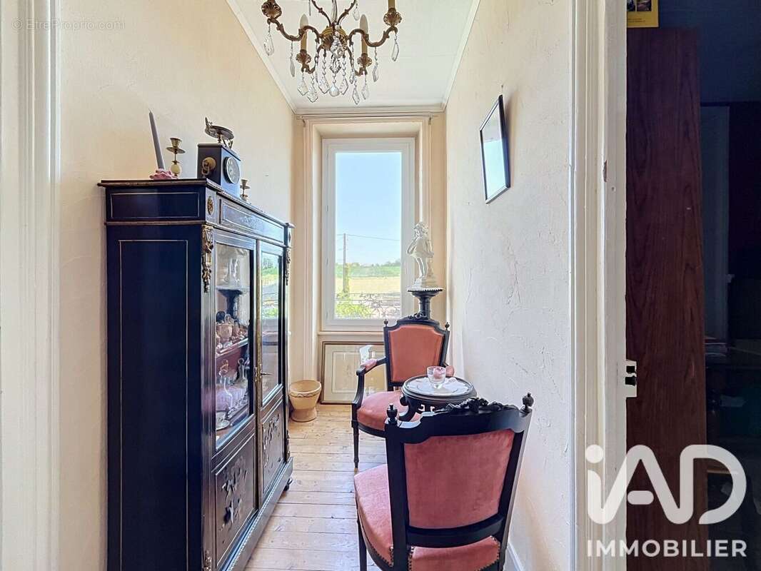 Maison 170 m² à Saint-Jodard  - photo 5