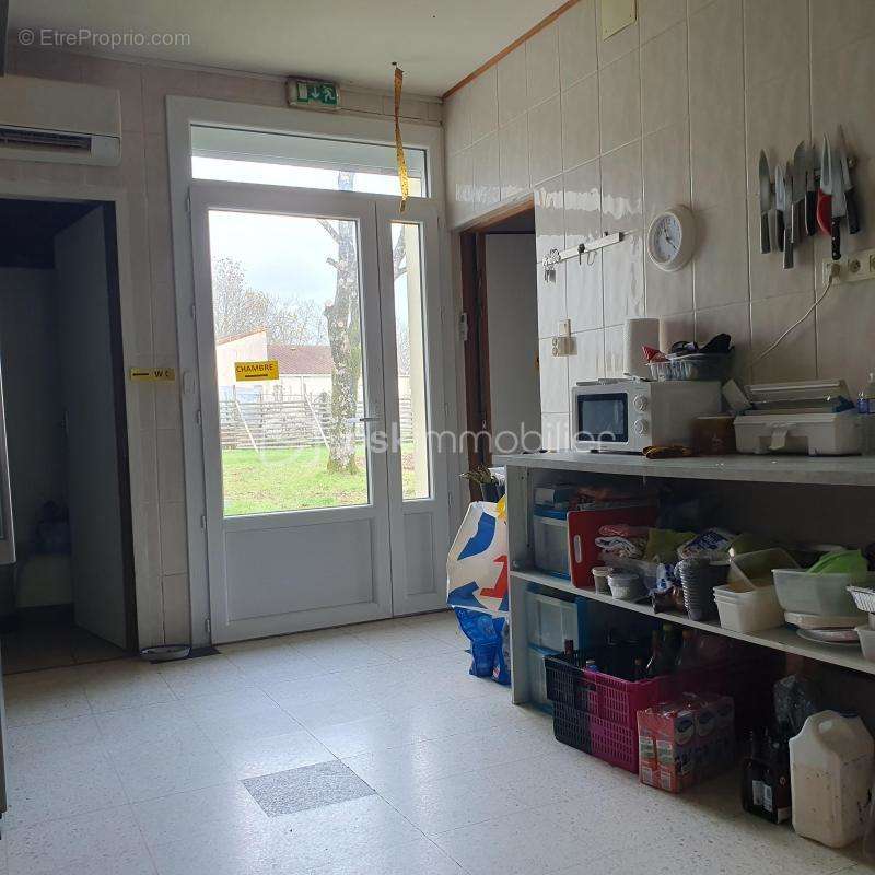 Maison à MAIRE-LEVESCAULT