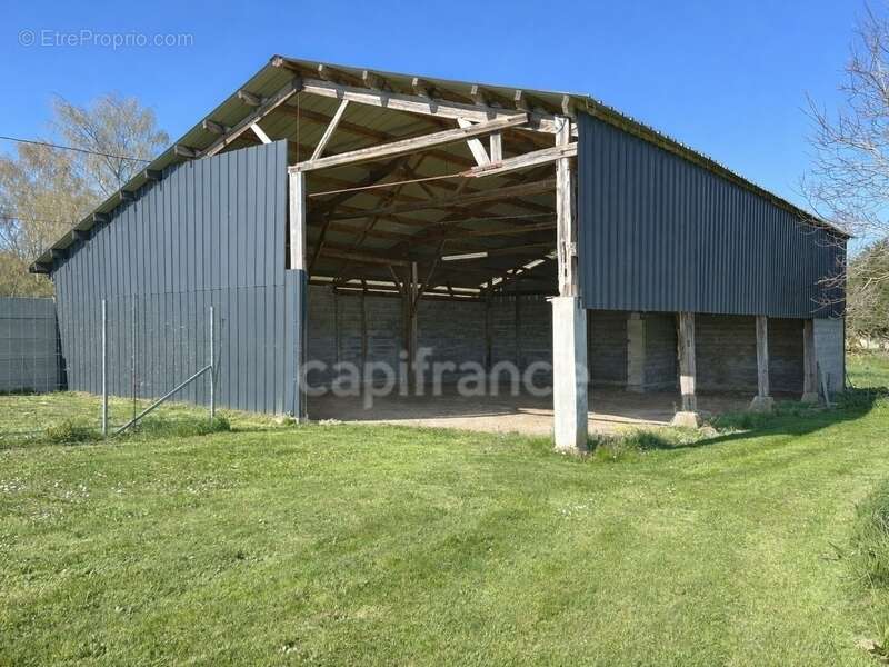 Propriété de caractère avec piscine et dépendances - Fort potentiel - Chevanceaux (17) - photo 16