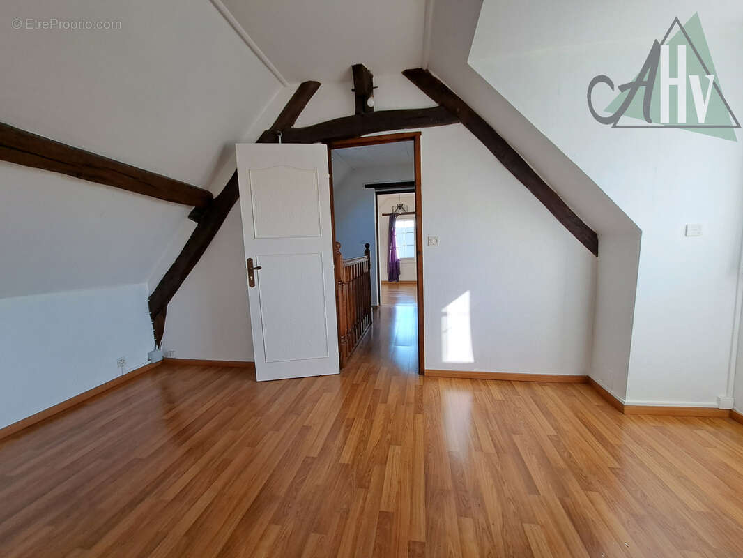 Maison à THORIGNY-SUR-OREUSE