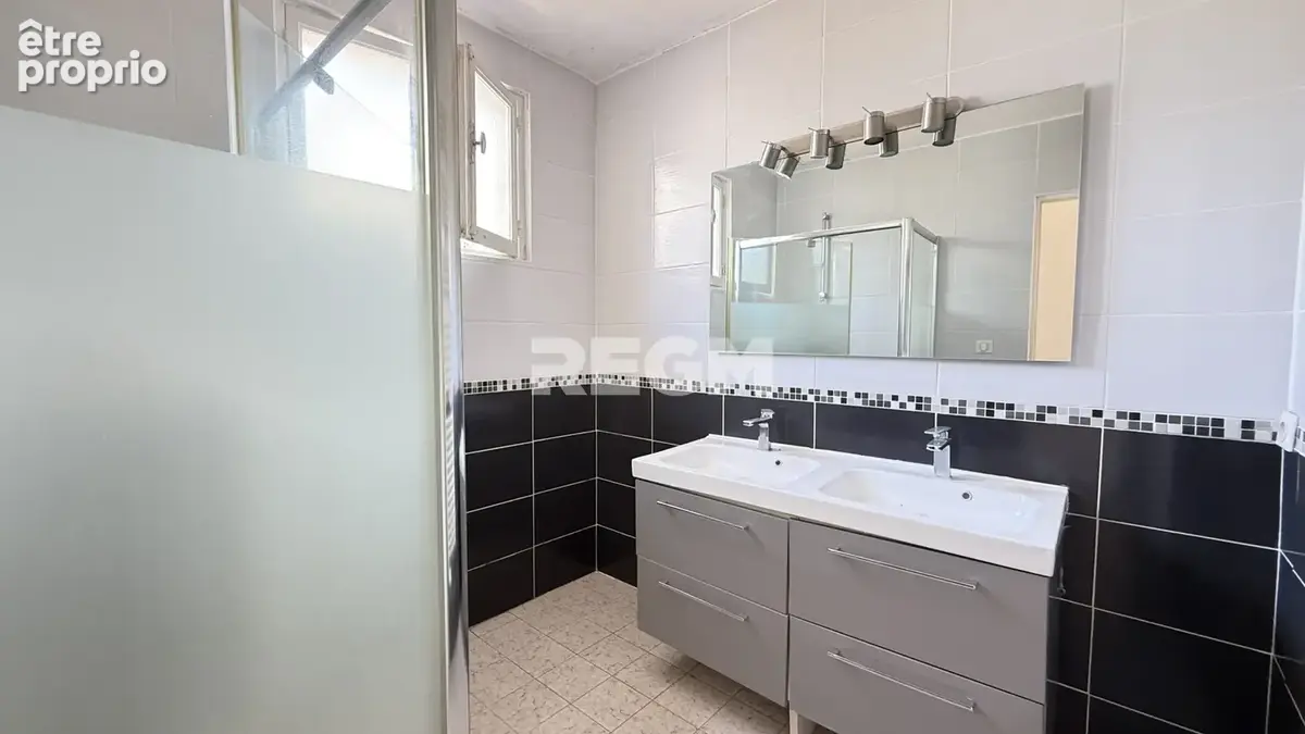 Maison familiale de type 7 sur parcelle de 1220 m2 - photo 11