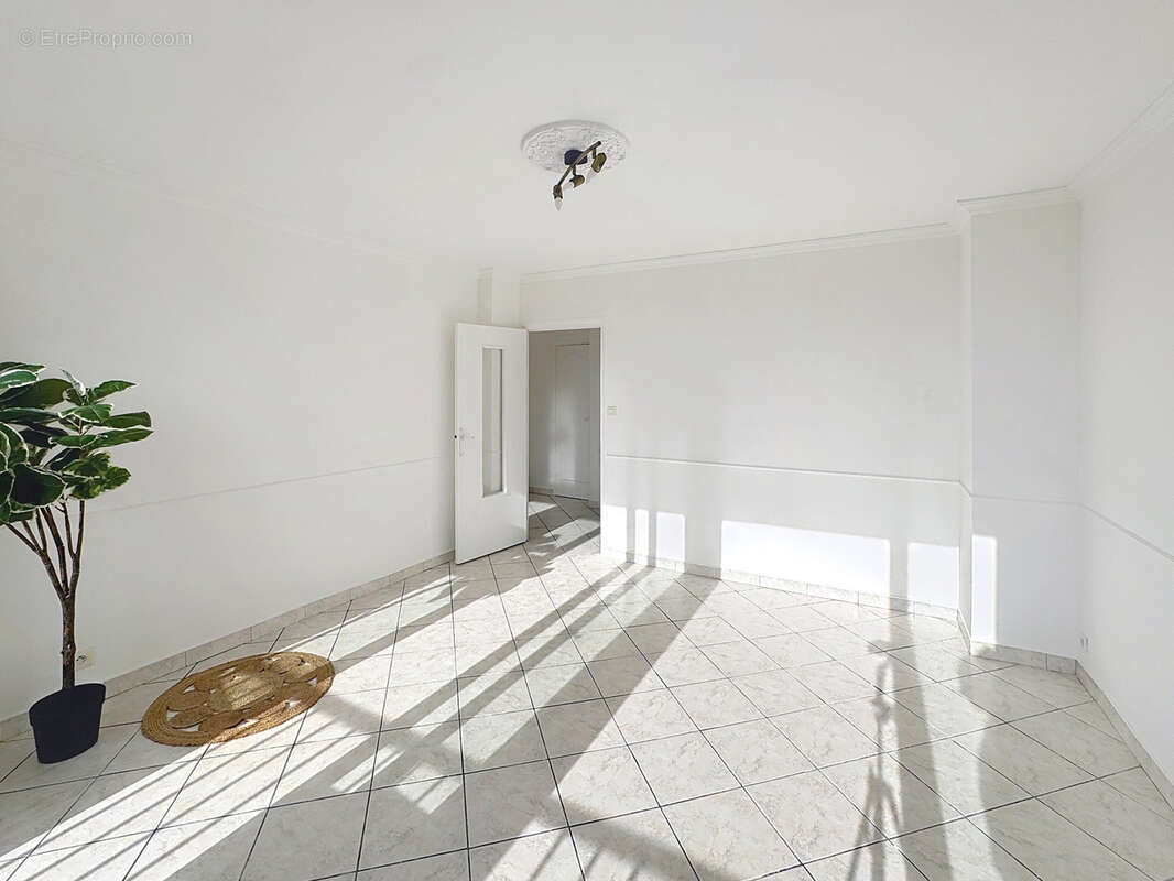 Appartement à SAINT-MARTIN-D'HERES