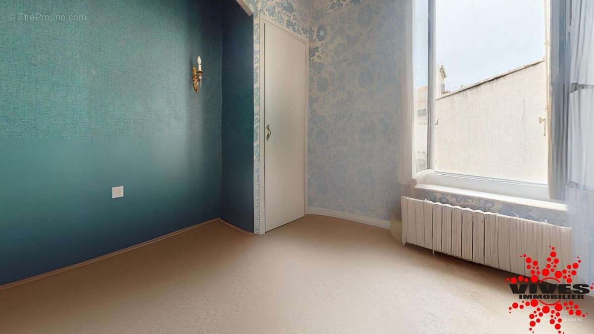 Maison de caractère de 170m2 avec belle cour et immense garage - photo 16