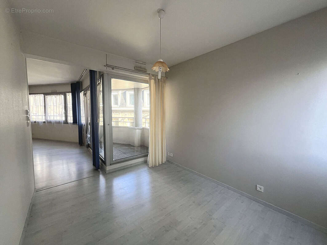 T5 de 98m², balcon terrasse, cave et parking - photo 12