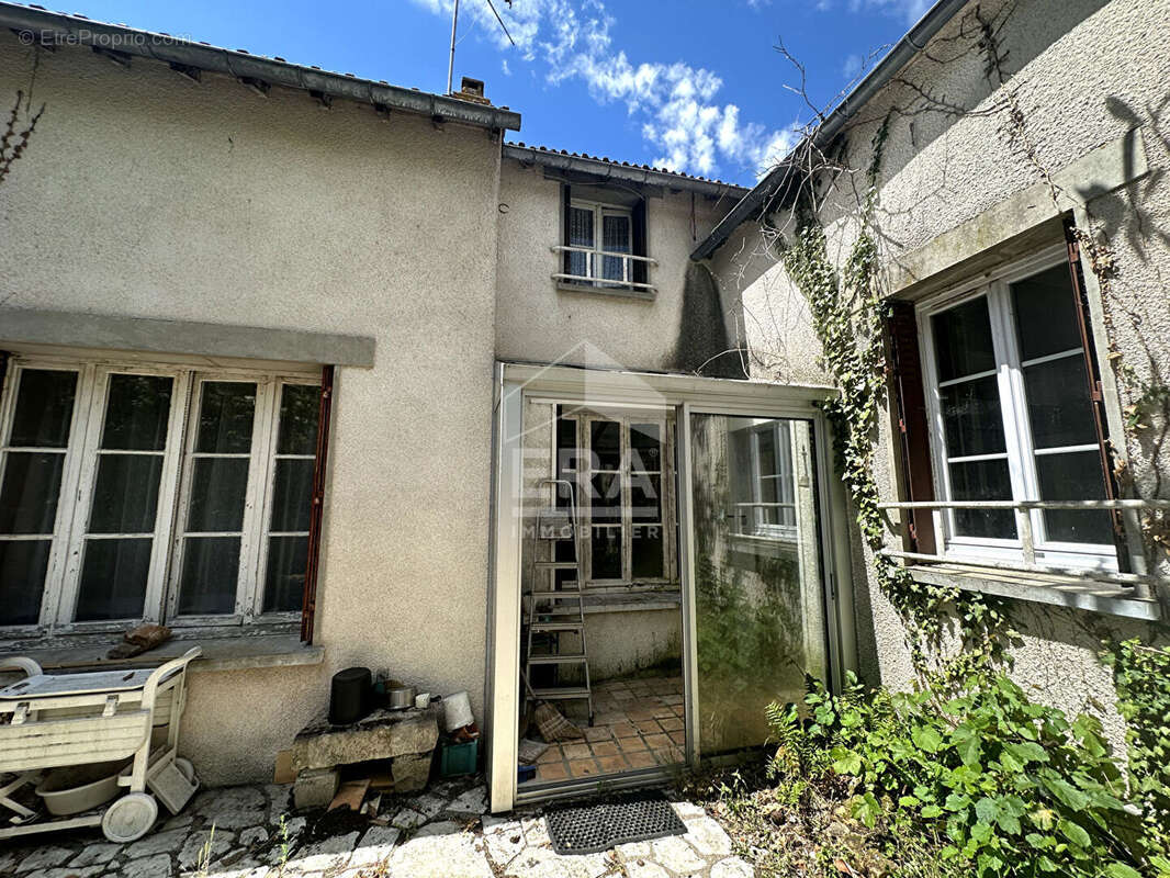 Maison à laval-en-brie - photo 2