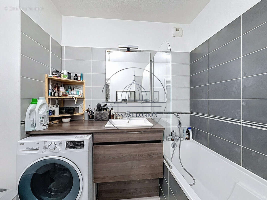 Appartement à LE CRES