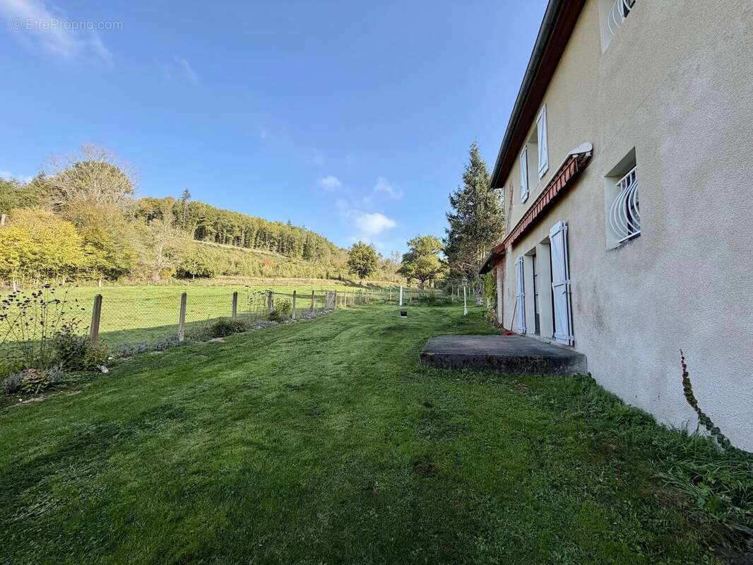 Maison à LUCENAY-L'EVEQUE