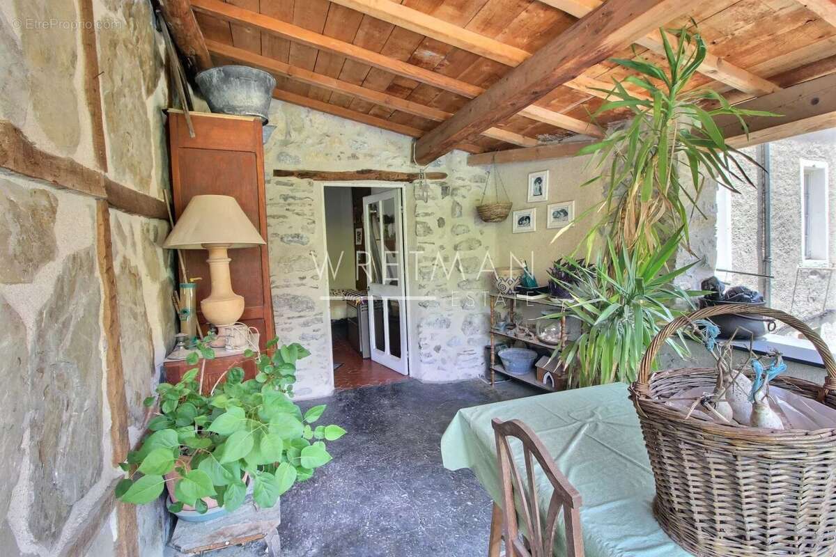 Appartement à L'ESCARENE