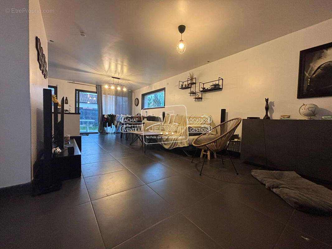 Maison à LA CHAPELLE-BASSE-MER