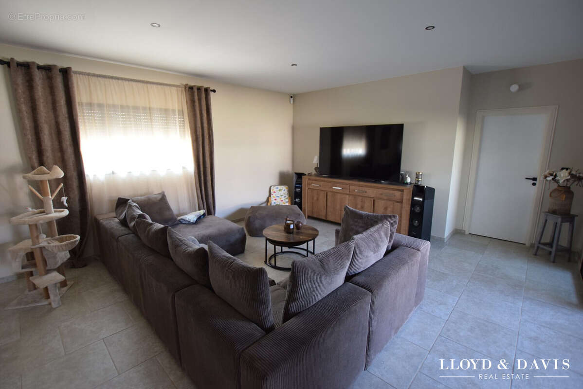 Maison 165 m² à Baix  - photo 5