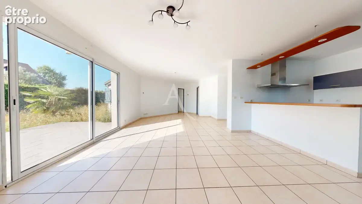 Iteuil - plain pied - 131 m² - 5 chambres -  jardin - photo 4