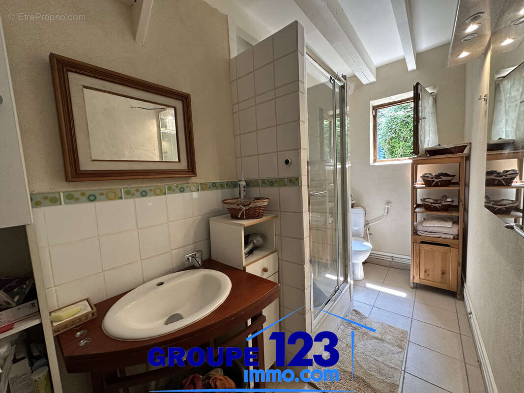 Maison sur terrain clos et boisé de presque 3000 m2. - photo 7