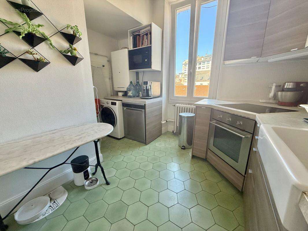 Appartement ancien T 4 - 89 m²- centre-ville - 2 chambres- Balcons, Cave - photo 23