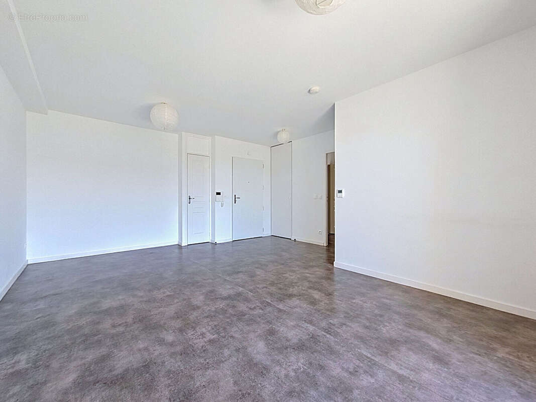 Appartement récent 2 chambres avec balcon et place de stationnement - photo 6