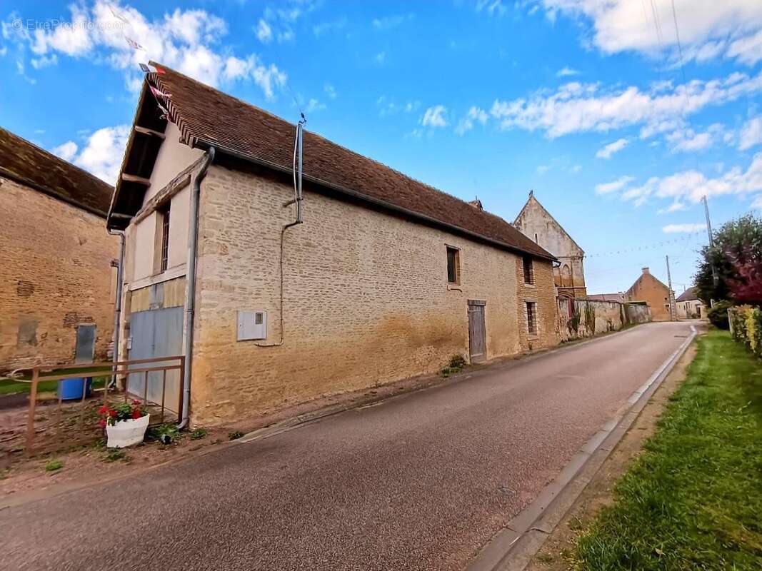 Maison 205 m² à Courcy  - photo 2