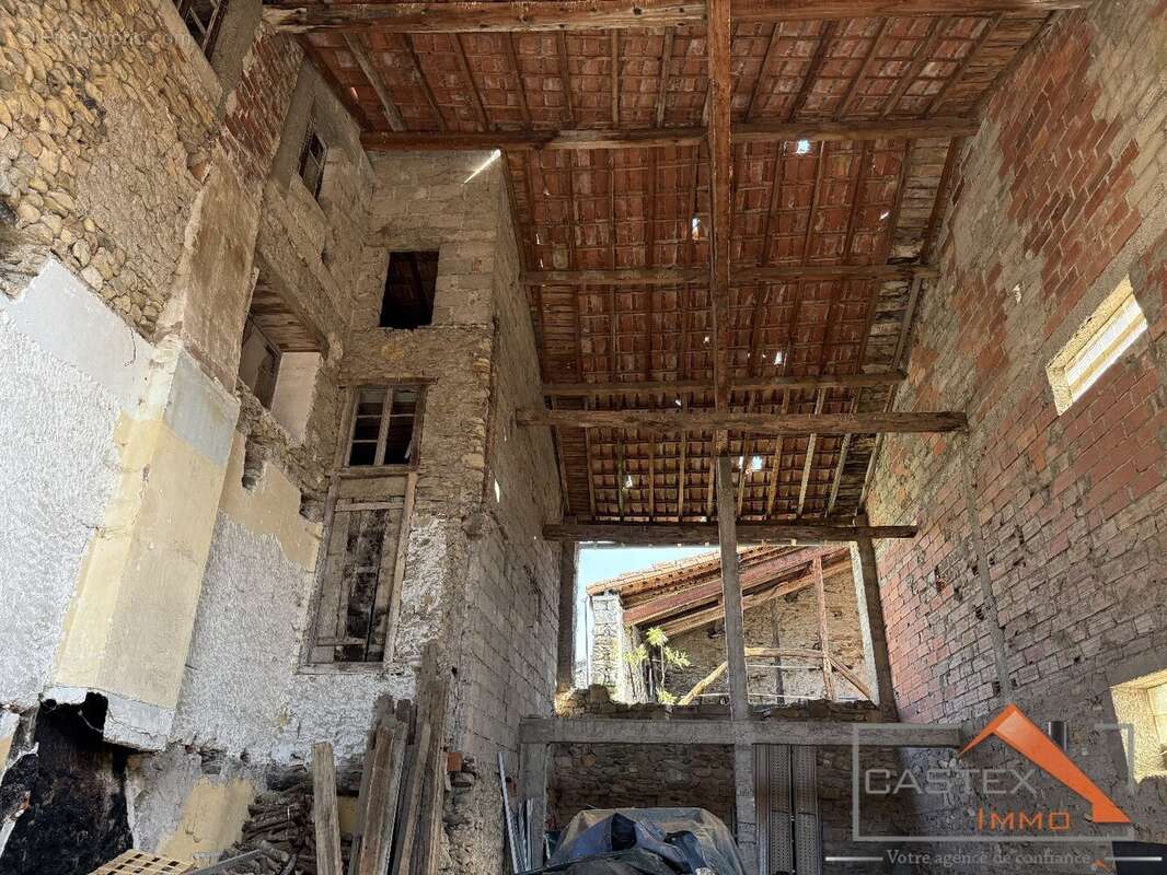 Maison de village avec dépendance et jardin - photo 8