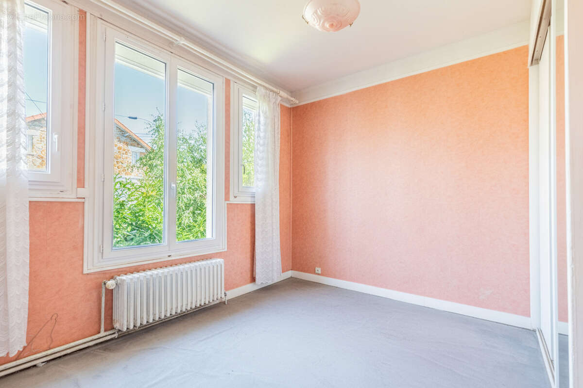 Maison à VERRIERES-LE-BUISSON