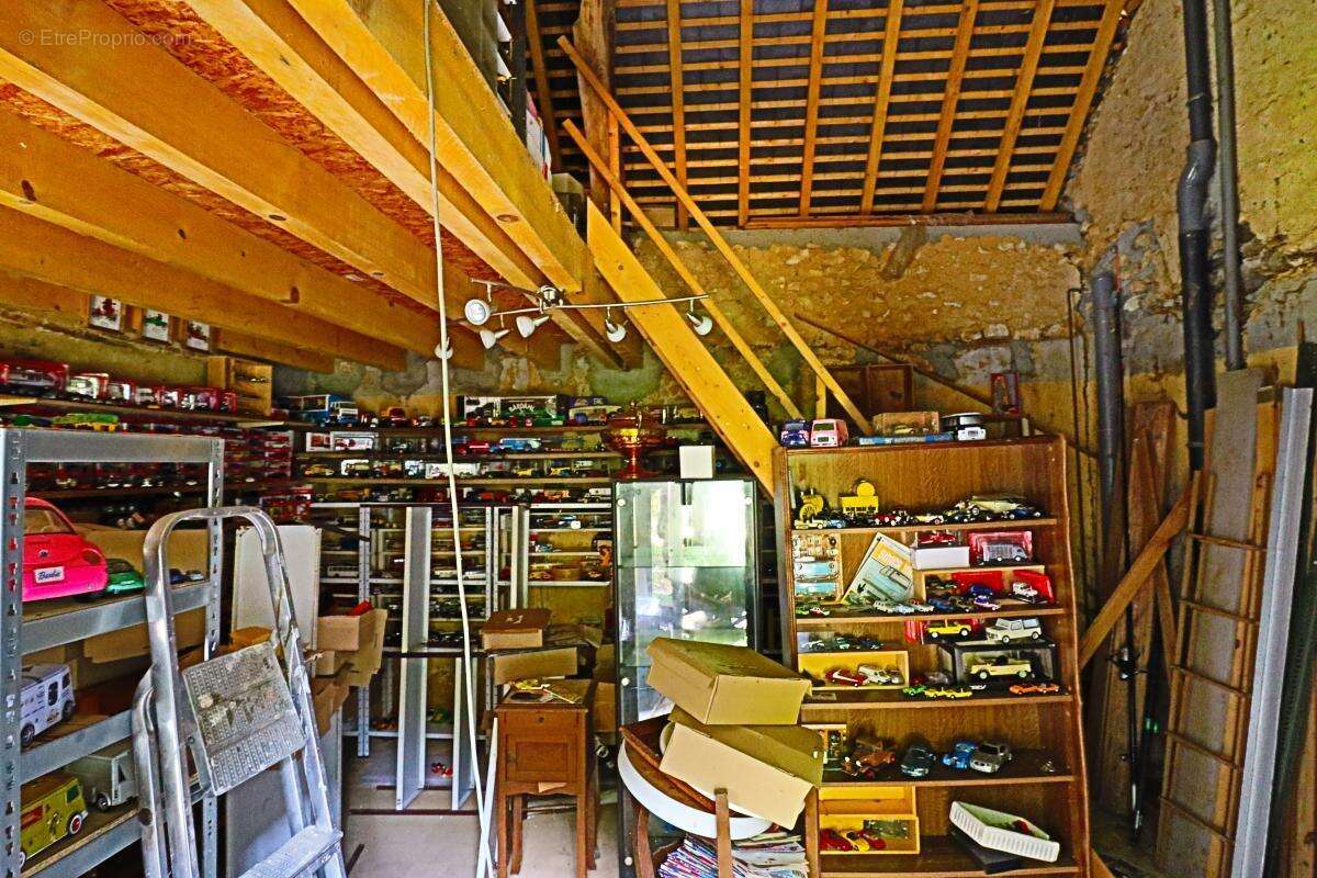 Maison à SENS-BEAUJEU