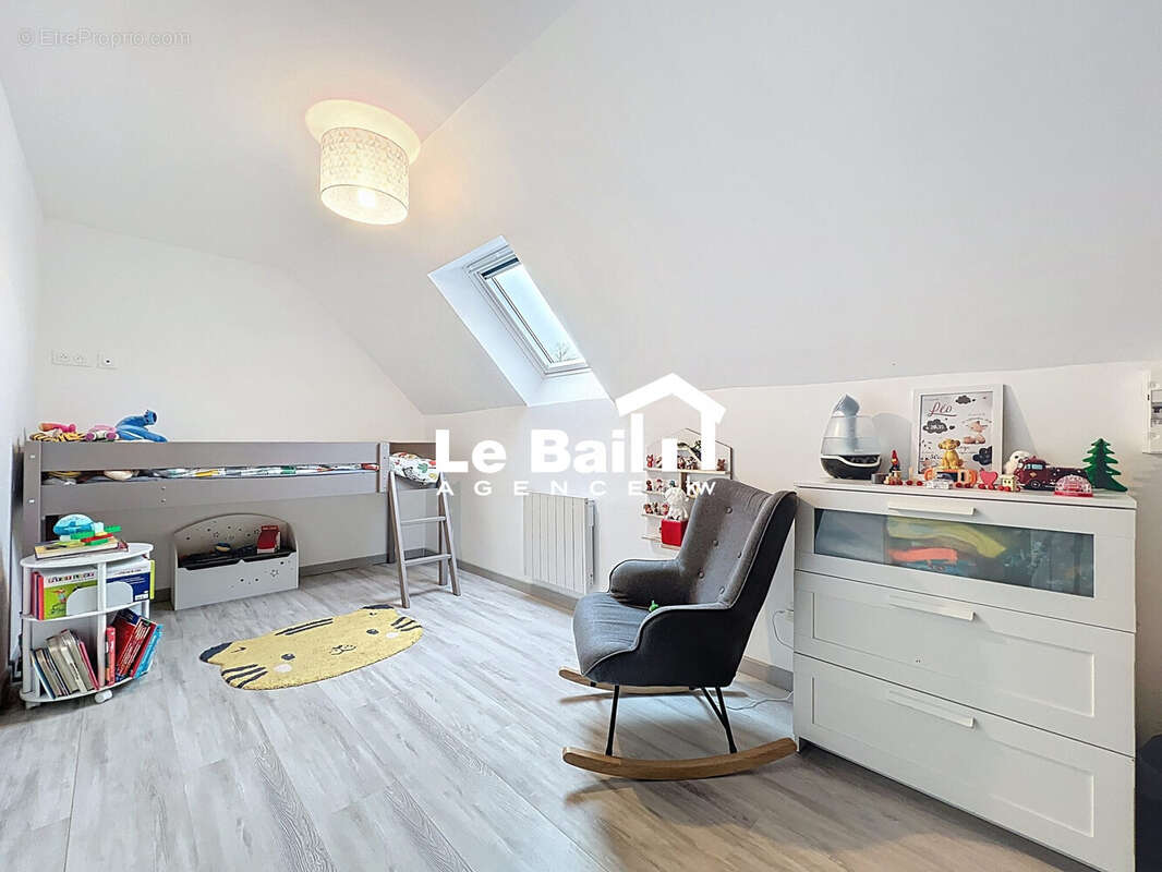 Maison 162 m² à Neuville-Bosc  - photo 7