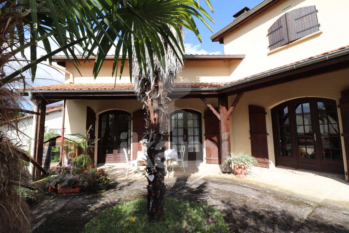 Maison à SALAISE-SUR-SANNE